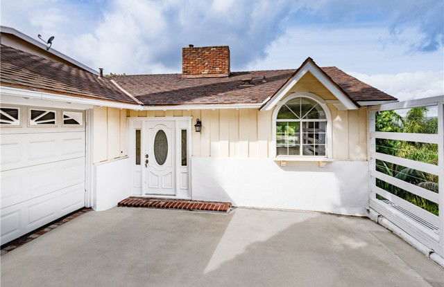 5107 Cerrillos Drive