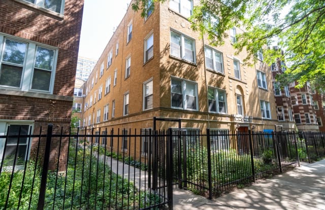 852 1/2 W Agatite Avenue - 852 1/2 West Agatite Avenue, Chicago, IL 60640