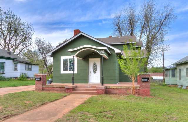Photo of 1812 West Noble Avenue - A