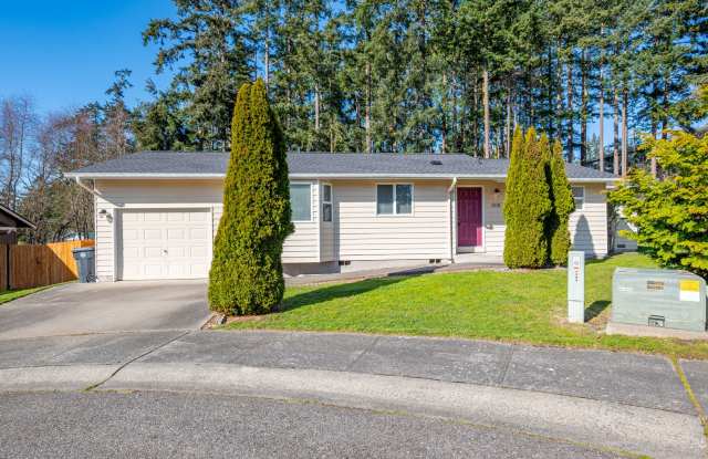 3 Bed 2 Bath House with all new flooring!