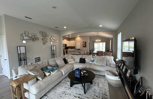 66028 Edgewater Drive