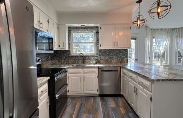 Newly Renovated 3 bedroom home in the heart of Miramar Beach!