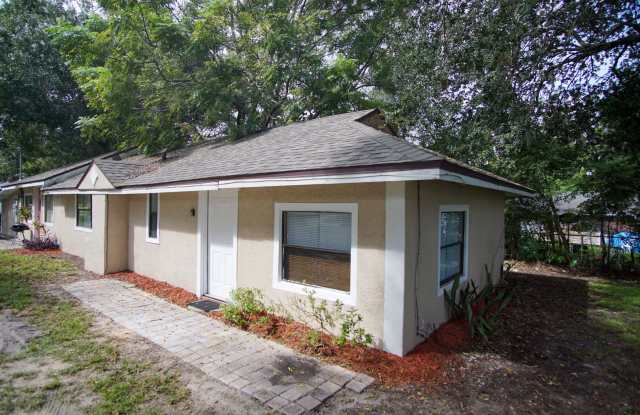 Duplex in Lake Wales now available!