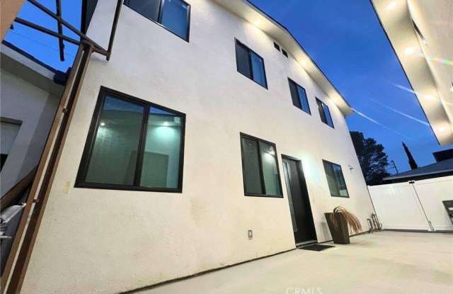 6502 Charlesworth