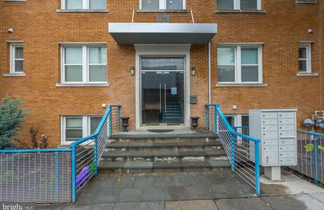 921 BUTTERNUT ST NW #303