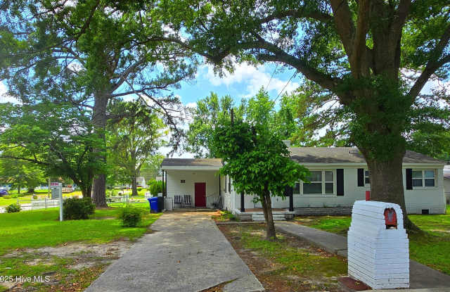 307 Clairmont Circle