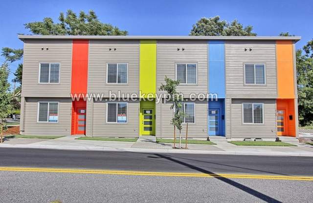 2 Bed, 2.5 Bath Townhome on Broadway and E. 28th Street