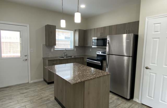 4905 North Hiawatha Drive - 4905-01