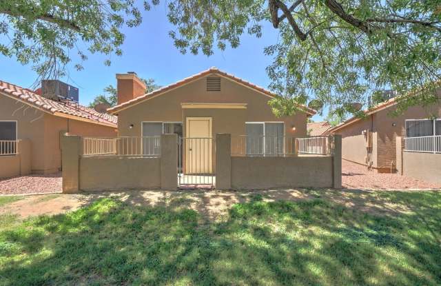 READY TO TOUR NOW! 2 Bedroom 2 Bath Peoria Townhouse