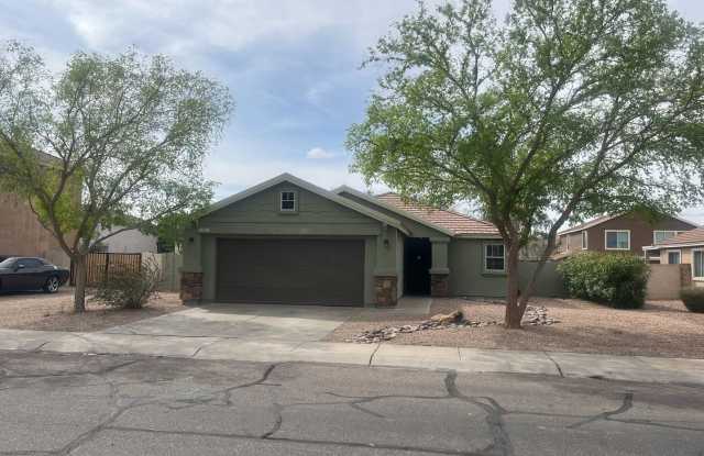 3 bedroom 2 bath home in Apache Junction