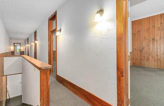 206 1/2 Chambers