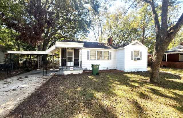 ** 2 Bed 1 Bath located in Highland Gardens ** Call to schedule a viewing 334-366-9198