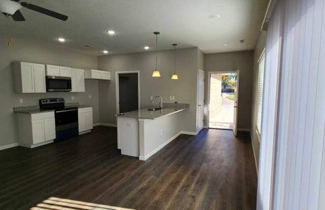 2325 Burns North - 2327