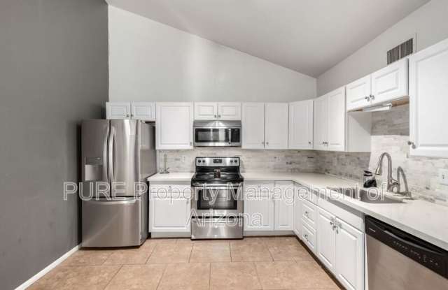 712 N Santa Barbara