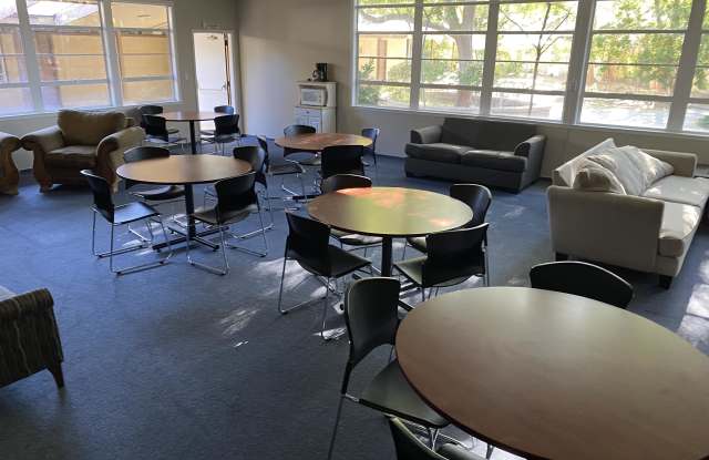 1696 W. Shaw Ave-108