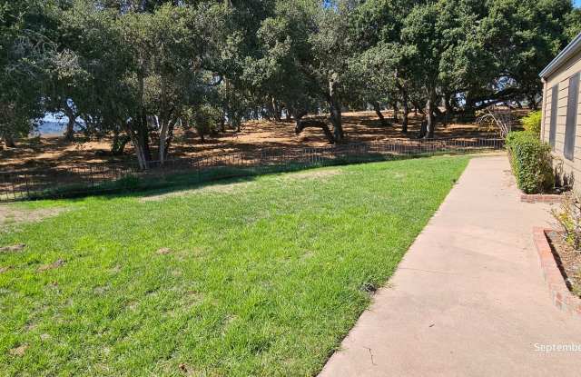 Oakridge Park Single Story Condo in Orcutt with Easy Access to VSFB