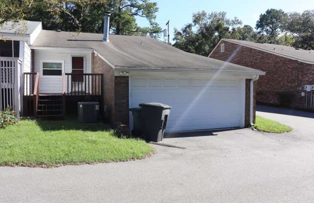 Gorgeous Townhouse in a beautiful peaceful neighborhood. - 956 Marys Drive, Tallahassee, FL 32308