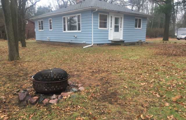 Beautiful 3 Bedroom Water Front Home with Dock