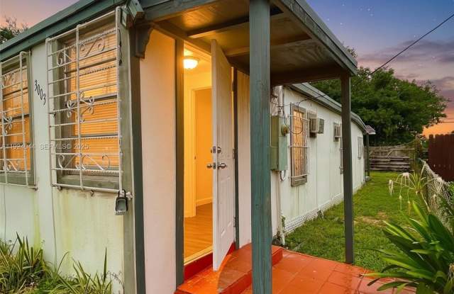 Photo of 3003 NW 45th St