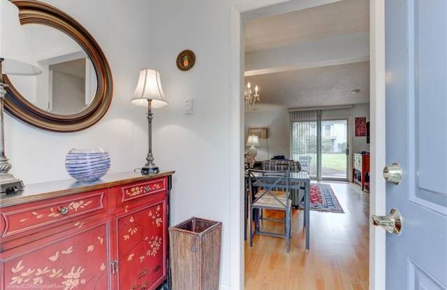 364 Bellevue Avenue unit: 4-D