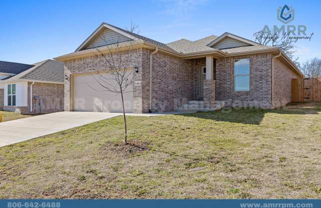 3 Bedroom In Northwest Arkansas!