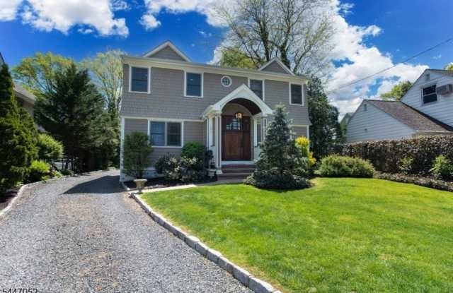 30 Gates Ave