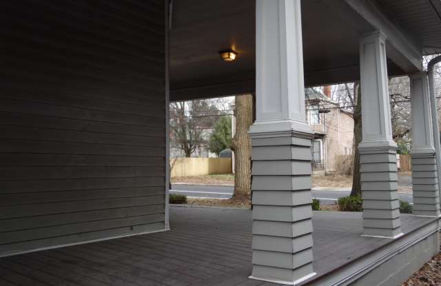 706 W Maxwell Street