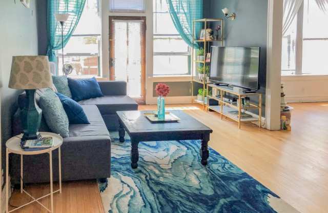 428 West Surf St. Apt.