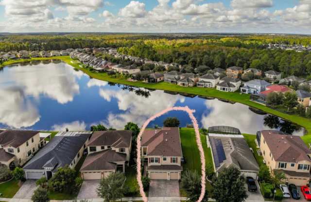 Luxury Living in Woodland Lakes Preserve: Fully-Furnished