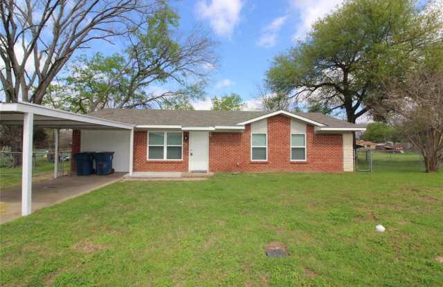 405 E Pine Street - 405 East Pine Avenue, Malakoff, TX 75148