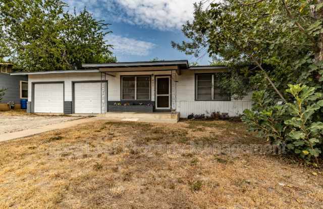 832 W Merriweather St