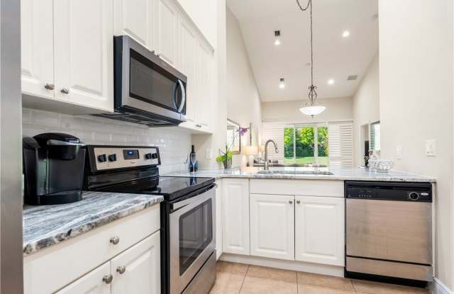 4325 Cross Court