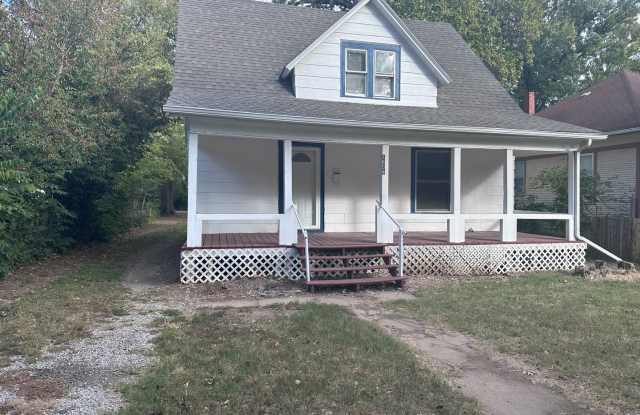 $895- 3 bed 1 bath - Beautiful home!