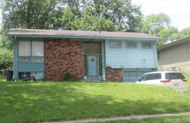 COMING SOON- Great location and layout for families or roomates, 3 bed 1.5 bath $1,825