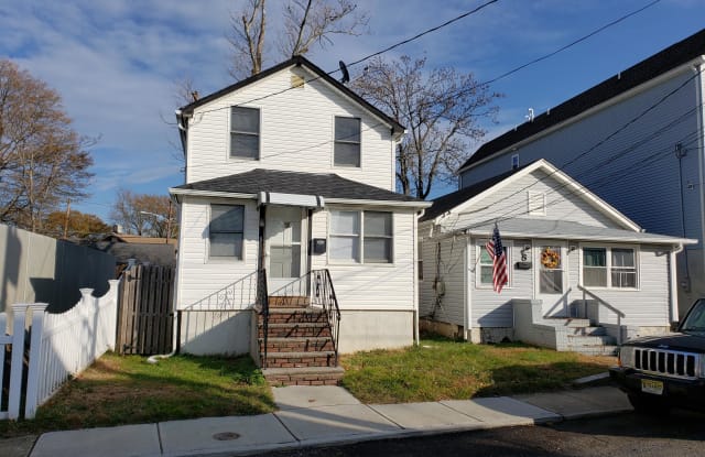 6 Woodside Avenue - 6 Woodside Avenue, Keansburg, NJ 07734