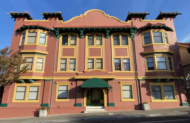 524 Georgia Street
