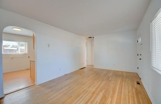 NE Heights 2 Bedroom 1 Bath with garage