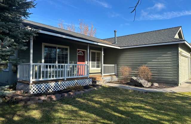 Ranch Style Home in NE Bend! Fenced in backyard!
