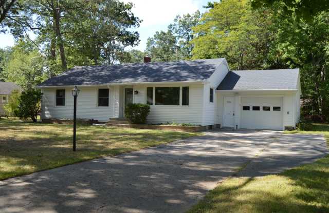 Photo of Spacious 3BR Home on Quiet Cul-de-Sac – Minutes from Downtown TC!