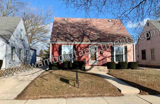3 bed 1 1/2 bath cape cod