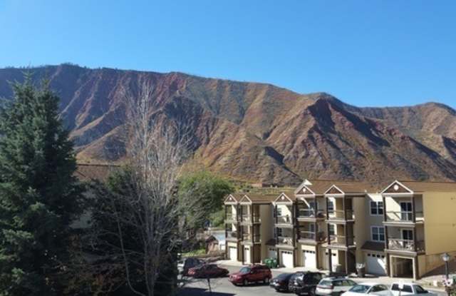 2BD/2BA CONDO W/ GARAGE! - 3201 Sunset Ridge Court, Glenwood Springs, CO 81601