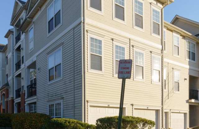 3 level 2 BR 2BA condo in Fairfax Ridge
