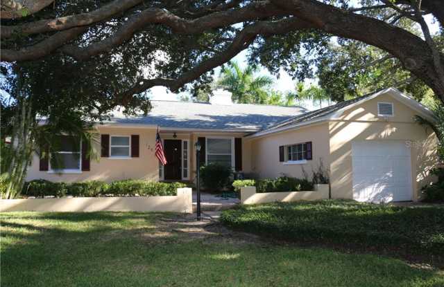 126 CATALAN BOULEVARD NE - 126 Catalan Boulevard Northeast, St. Petersburg, FL 33704