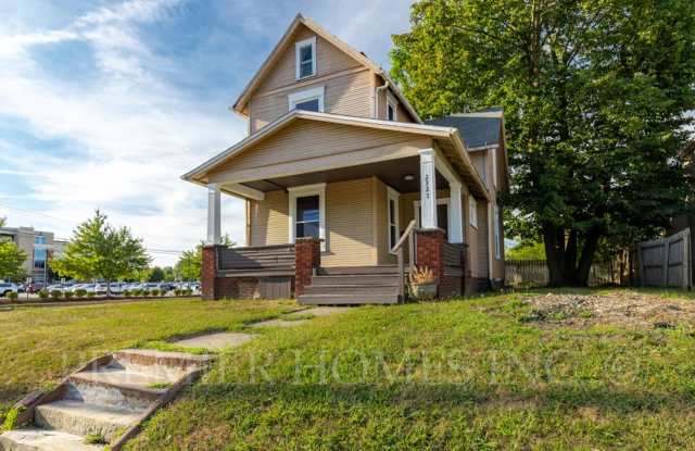 3 Bed Single-Family Home Near Aultman Hospital – $1,595/mo
