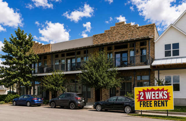 2/2/1 Condo in Town Creek / Walk to Dos Rios / Community Pool/Fridge, Washer & Dryer Included / Balcony / NBISD *2 weeks free rent*