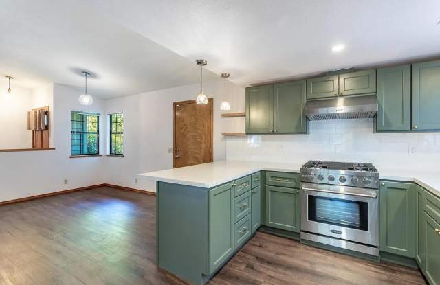 BEAUTIFUL 3 BEDROOM IN MARY LAKE