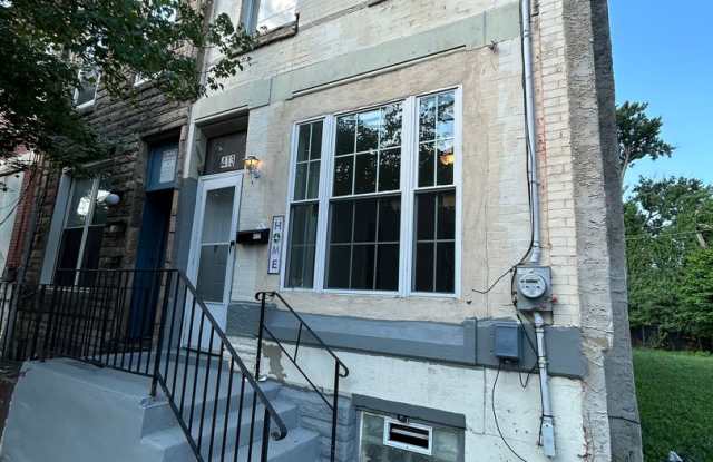 Photo of Nice 3 bedroom house big kitchen and Parking