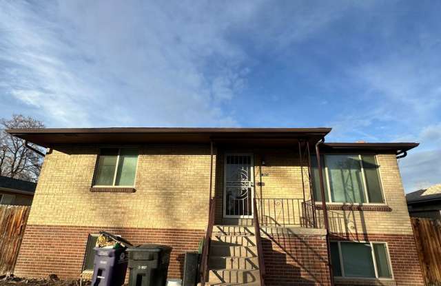 Photo of 4 bedroom 2 bathroom Sinlge Family House in metro Denver