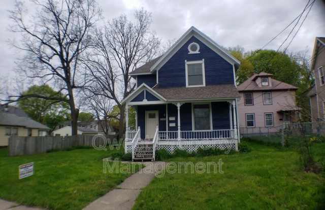 1123 2nd St NW