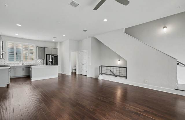 4 Week Free Move-In Incentive! Modern Downtown SA Townhome | Rooftop Balcony, Private Garage & All Appliances Included